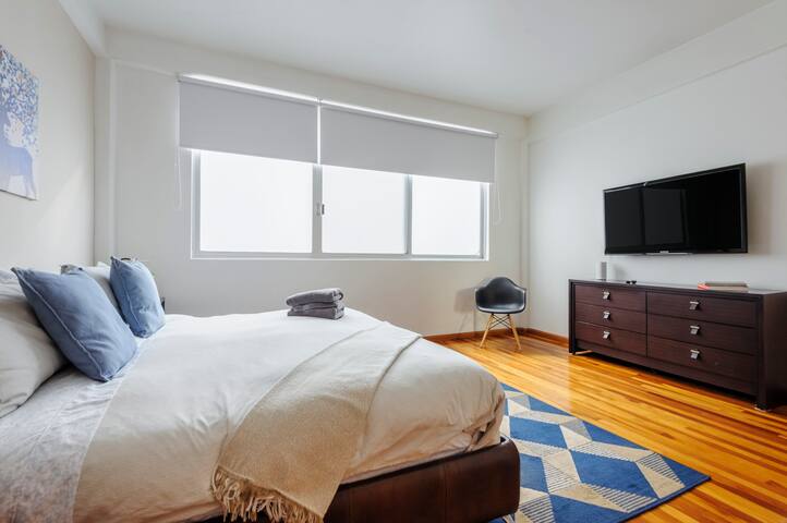 Great Location / 4 Bedrooms, 2 Bathrooms. gallery image 5