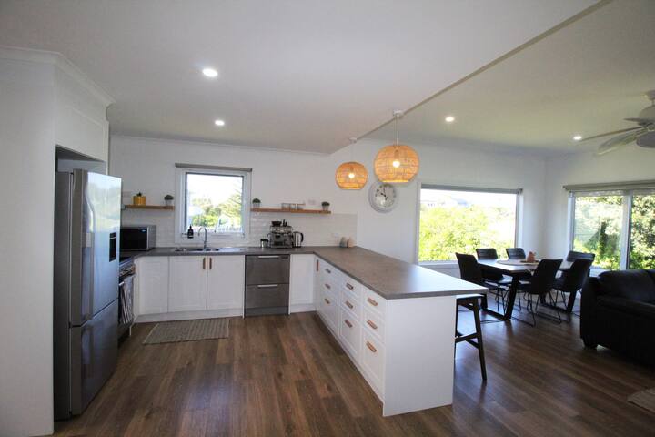 Huxley House, King Island gallery image 2