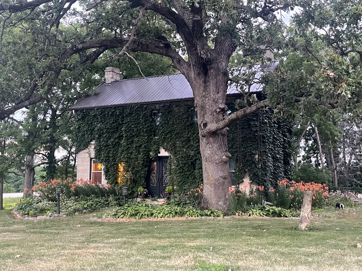 Historic Stone Farm House & Venue Farm stays for Rent in Winterset