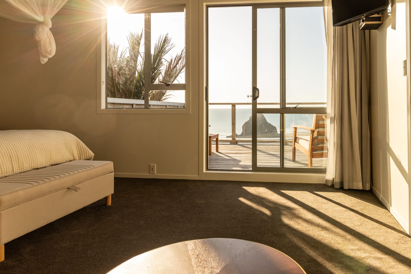The View - Piha Studio 4