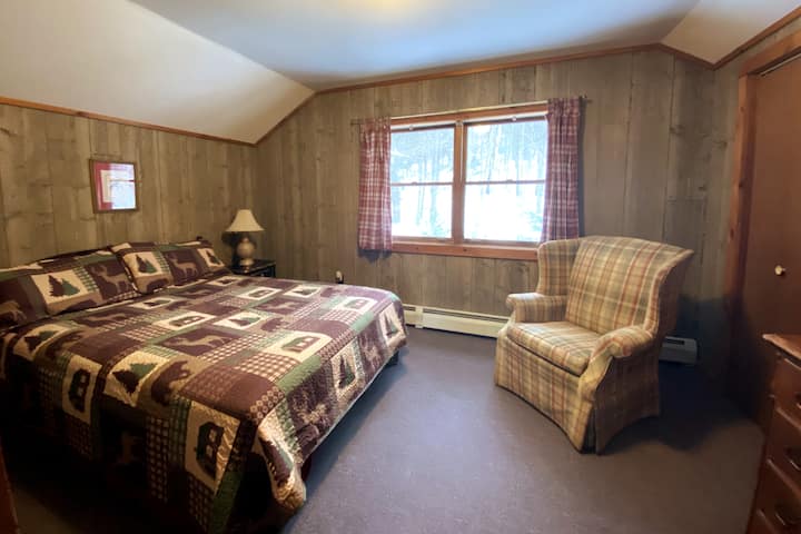 Chumba cha kulala kwenye ghorofa ya 2 na kitanda cha malkia