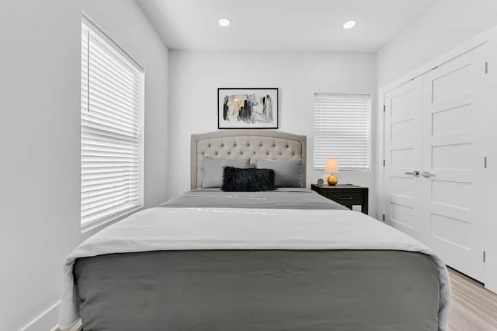 3rd floor bedroom with Queen bed and nightstand