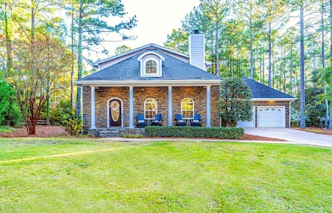 Successful Airbnb property: Stunning Southern Pinehurst Home! Close to Village in Pinehurst