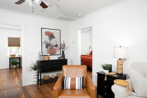 Top performing Airbnb: 5 Star Downtown Immaculate Bungalow 2BR/1 BA/Pets in Canyon