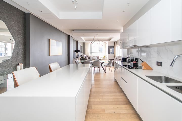 Three Bedroom luxury Penthouse 2202 Pullman gallery image 4