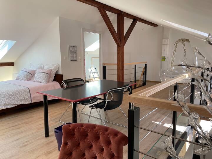 Spálňa 2 je otvorená v medziposchodí.