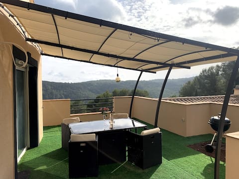 Popular Airbnb listing: Beautiful apartment with great views of the mountains in Tourrettes Sur Loup
