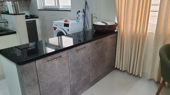 Balcony View Gated Flat- All Rooms Ac & Amenities - Puttaparthi