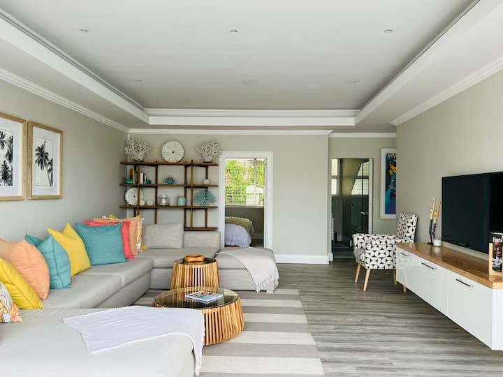 Magnificent 5 Bedroom Holiday Home On The Canals - St Francis Bay