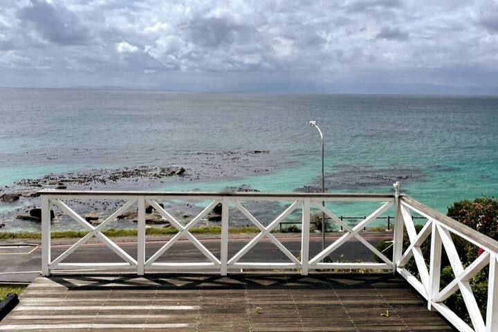 2-Bedroom Home with Pool and Unsurpassed Sea Views gallery image 2