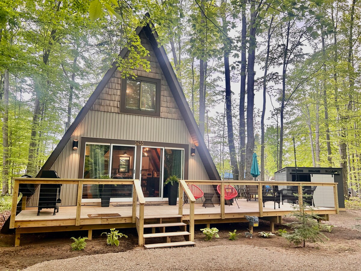 MCM AFrame HOT TUB;Kayaks; Lake Access;Hike;Golf Chalets for Rent