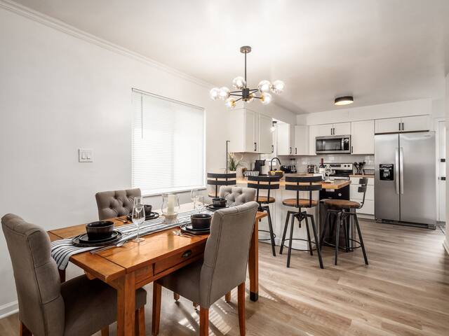 The House of Cards – Beautiful Home in Columbus ! gallery image 2