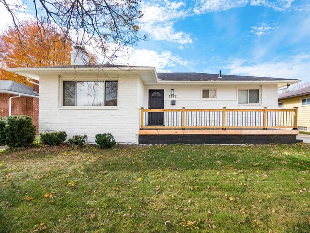 The House of Cards – Beautiful Home in Columbus ! gallery image 4