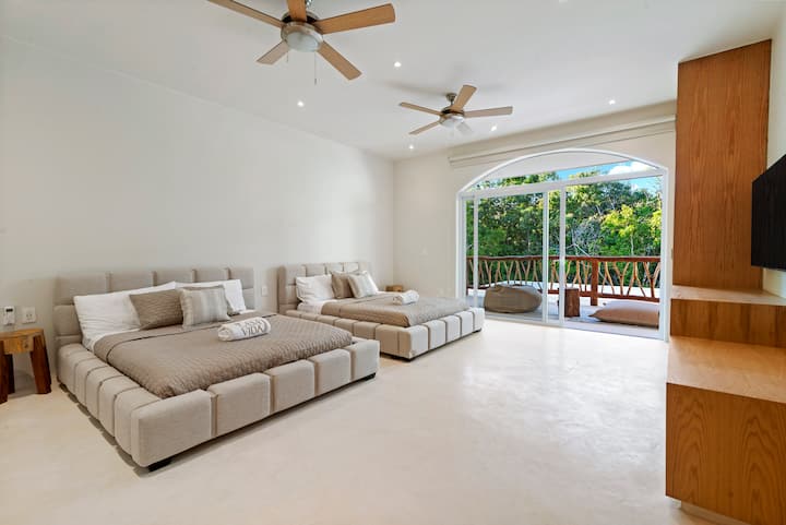 Bed room 4

2 Queen beds