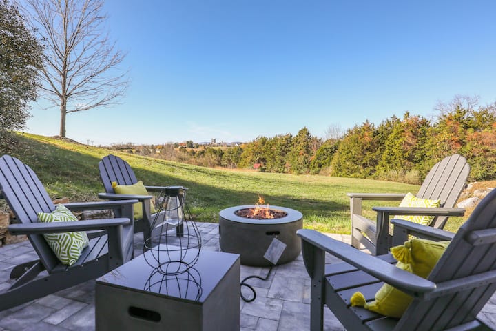 Chapel View Nest: Patio, Firepit and Views.