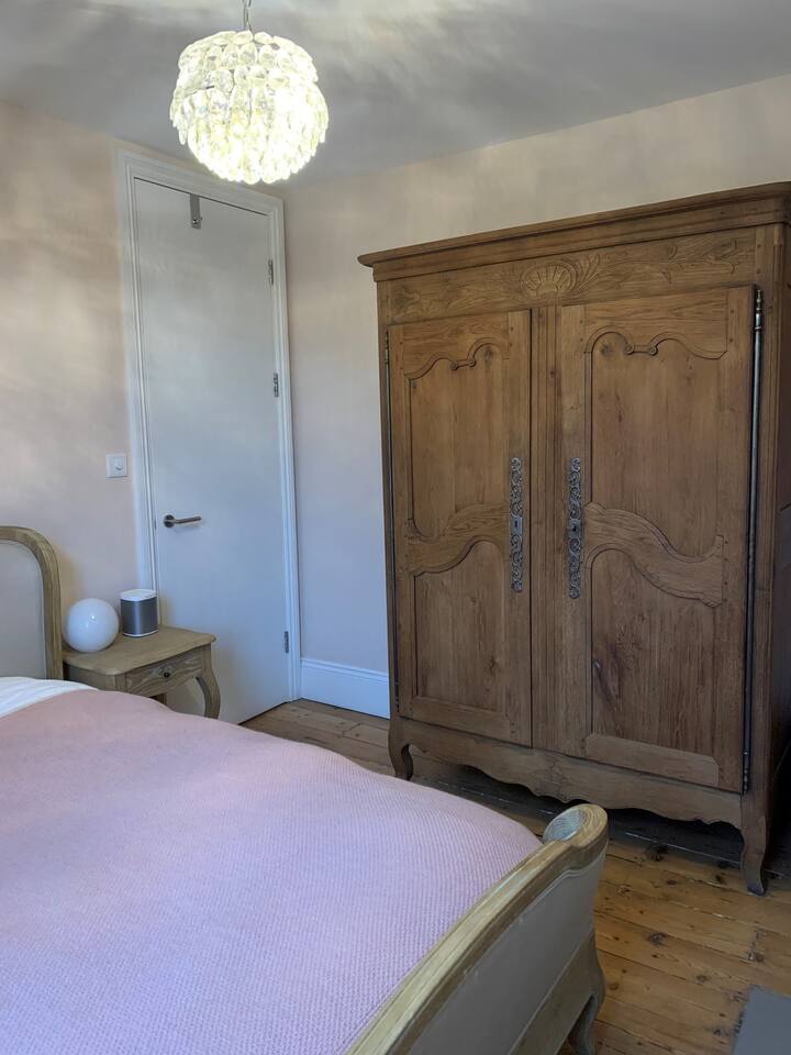 ห้องนอน 2 อยู่ที่ชั้นแรก