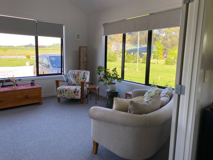 Central Hawkes Bay Home, Sunny With Rural Views - Waipawa