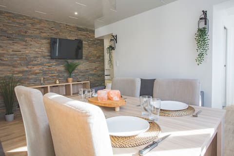 Beautiful bright apartment close to the city center