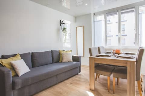 Top performing Airbnb: Beautiful bright apartment close to the city center in Douai
