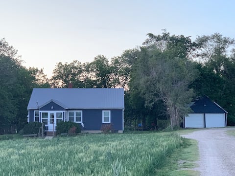 Charming farmhouse. Rest work hunt or play