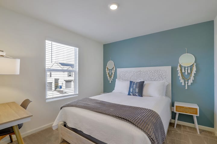 Dhoma e gjumit nr. 4: Krevat dopio "Queen", tavolinë pune dhe karrige