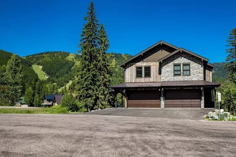 Luxury on Whitefish Mountain! 9BD 5.5BA Sleeps 25!