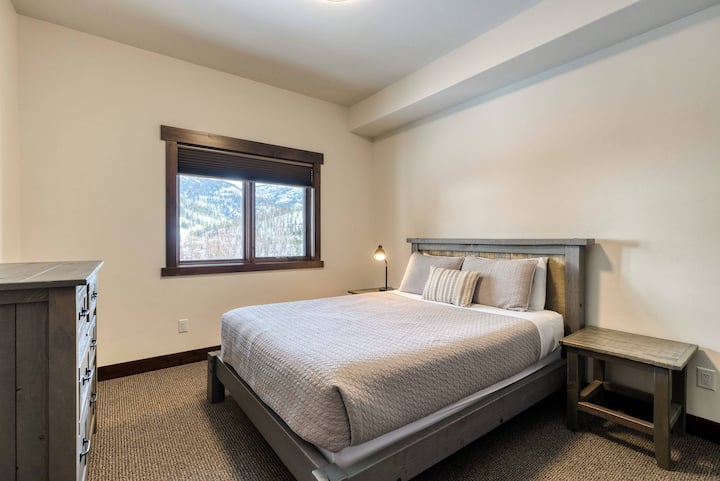 ห้องนอนส่วนตัวที่ 3 บนชั้น 3 - ห้องนอนควีนไซส์ส่วนตัว (1 จาก 3 ห้องนอนชั้น 3)