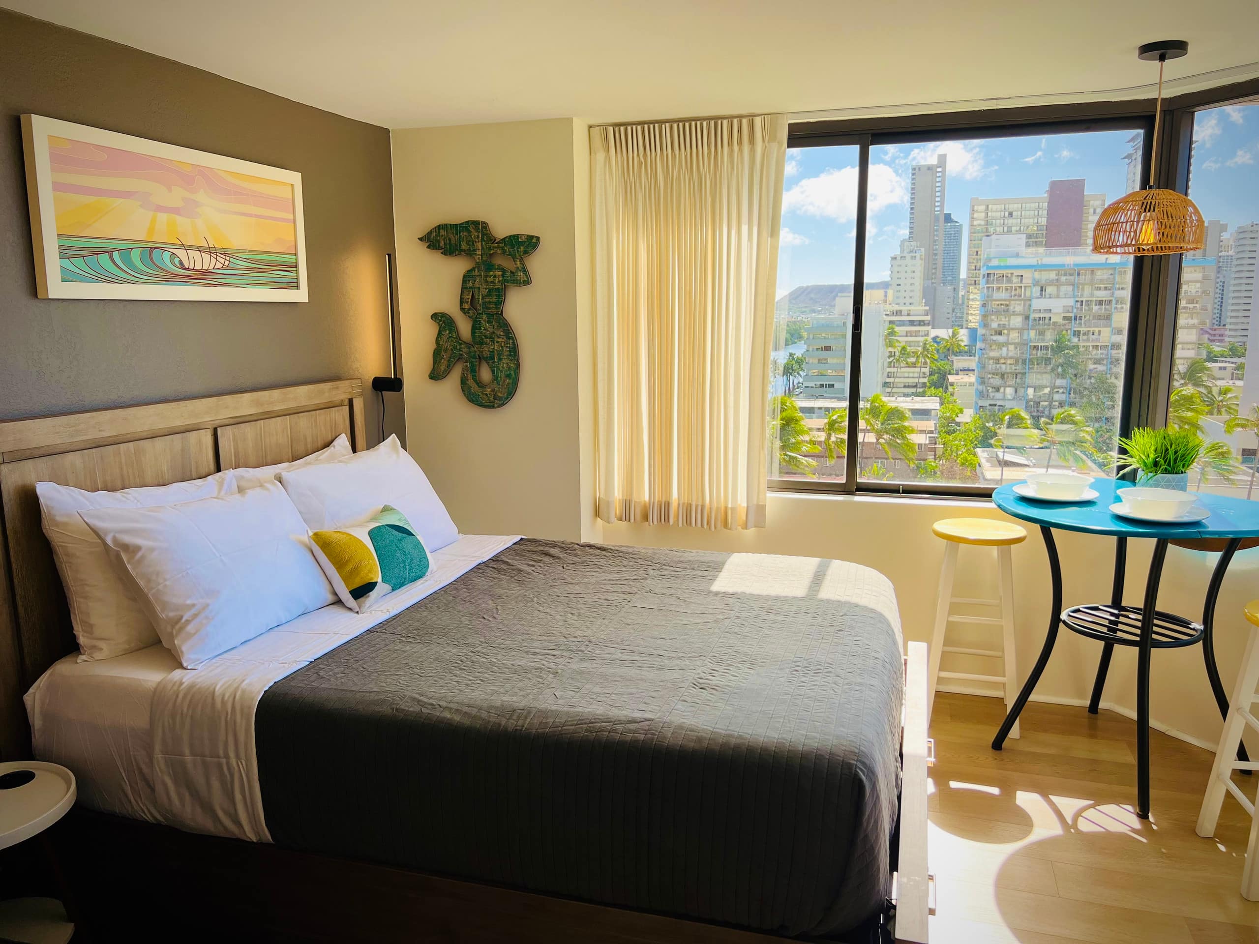 Condo in Honolulu · ★4.73 · Studio · 2 beds · 1 private bath - Image 9