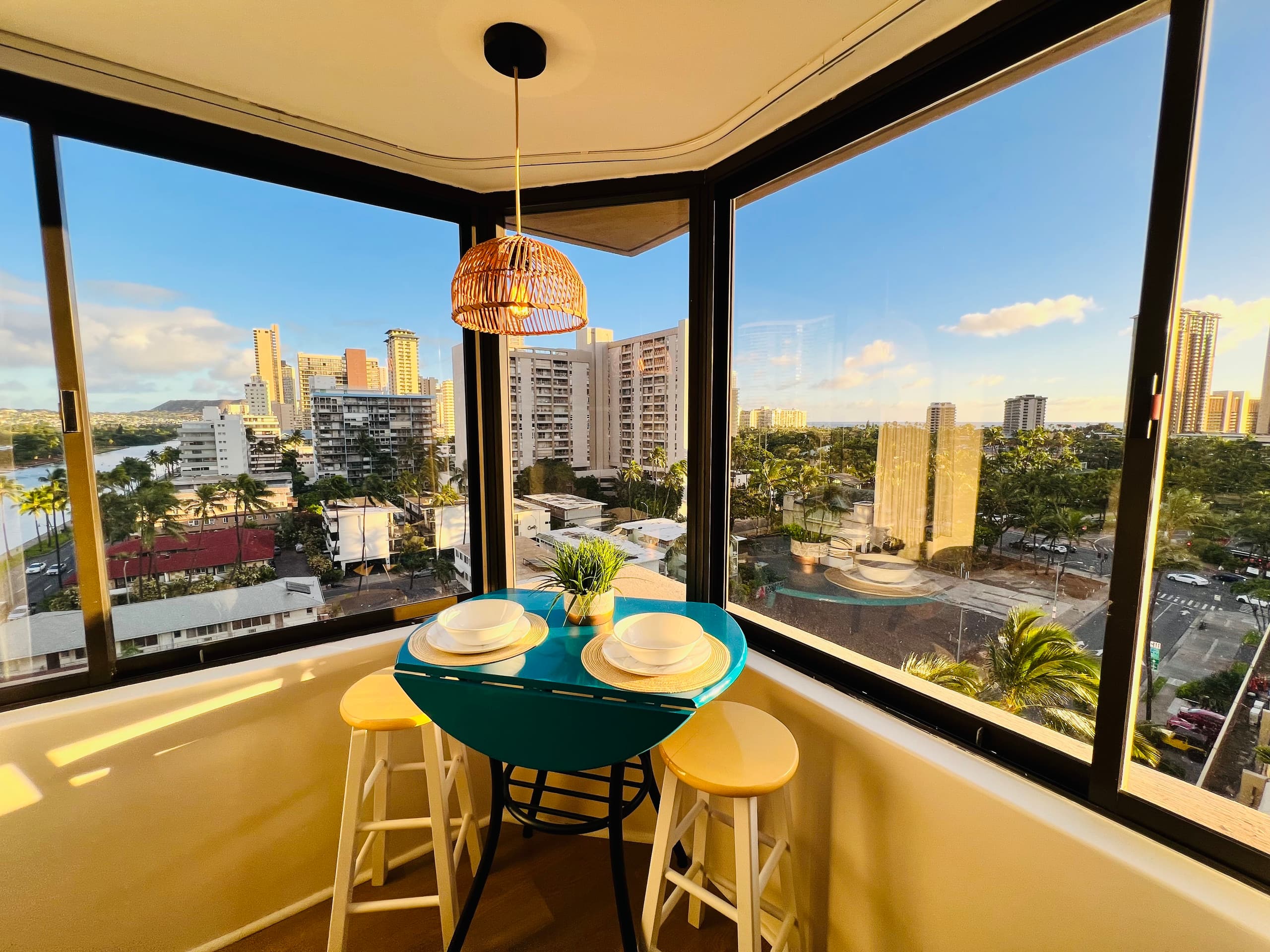 Condo in Honolulu · ★4.73 · Studio · 2 beds · 1 private bath - Image 25