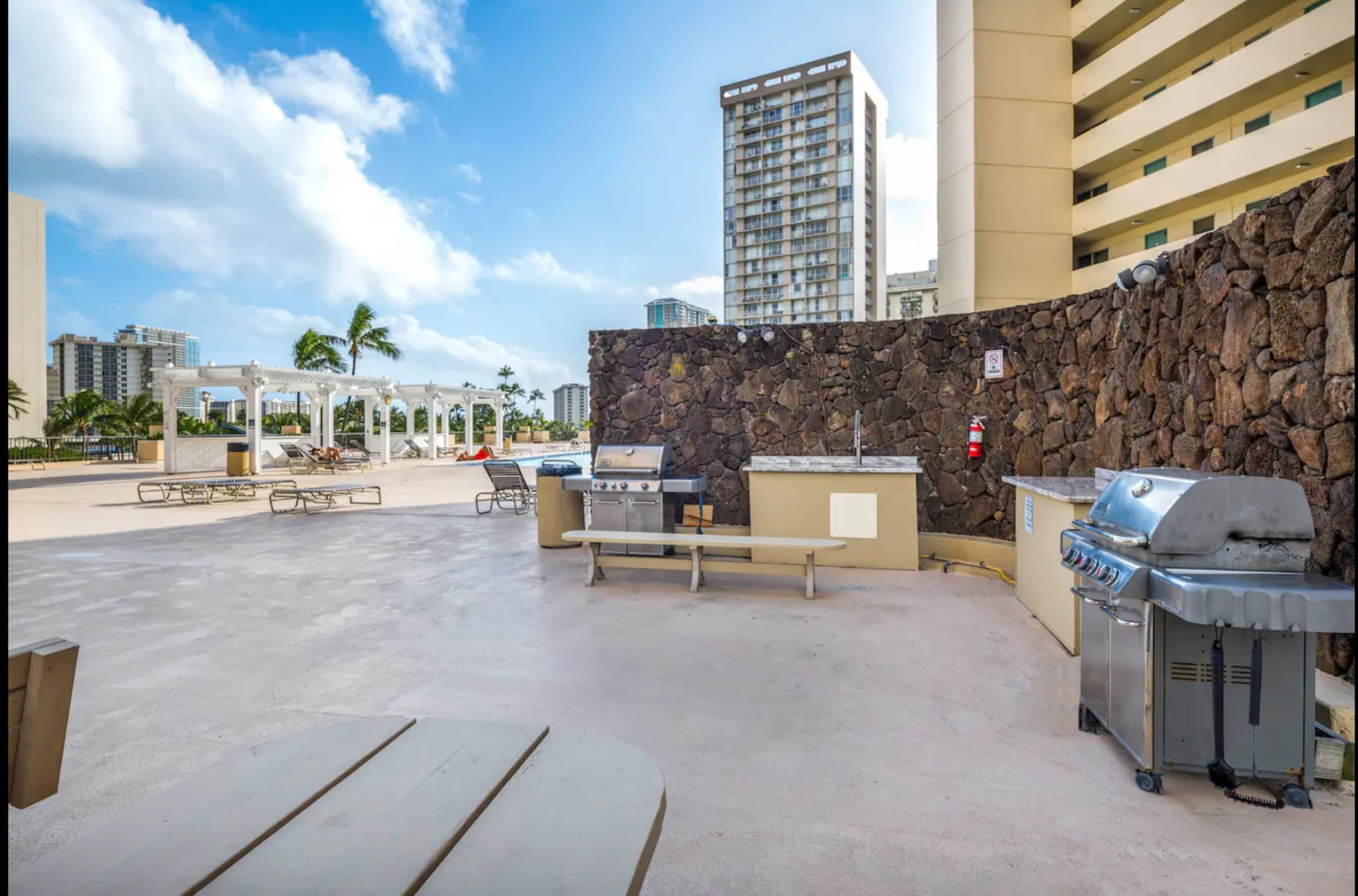 Condo in Honolulu · ★4.73 · Studio · 2 beds · 1 private bath - Image 20