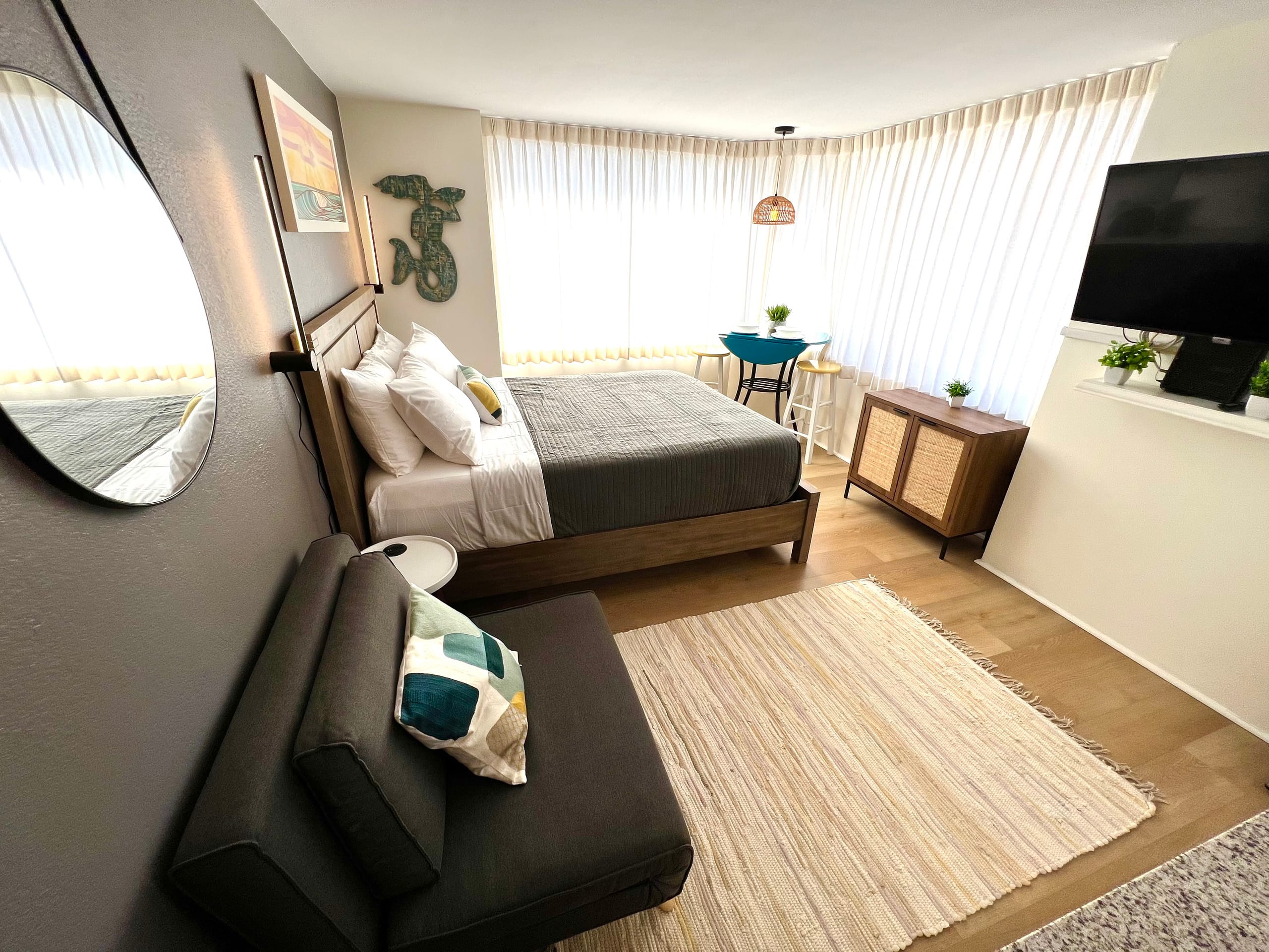 Condo in Honolulu · ★4.73 · Studio · 2 beds · 1 private bath - Image 18