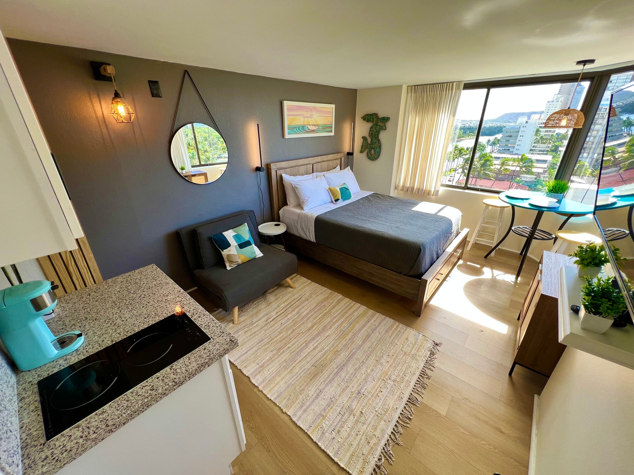 Condo in Honolulu · ★4.73 · Studio · 2 beds · 1 private bath - Image 10