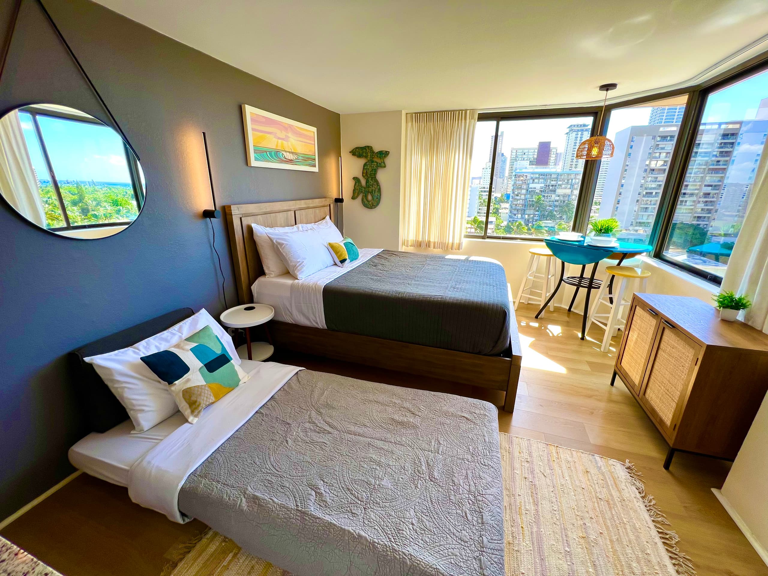 Condo in Honolulu · ★4.73 · Studio · 2 beds · 1 private bath - Image 3