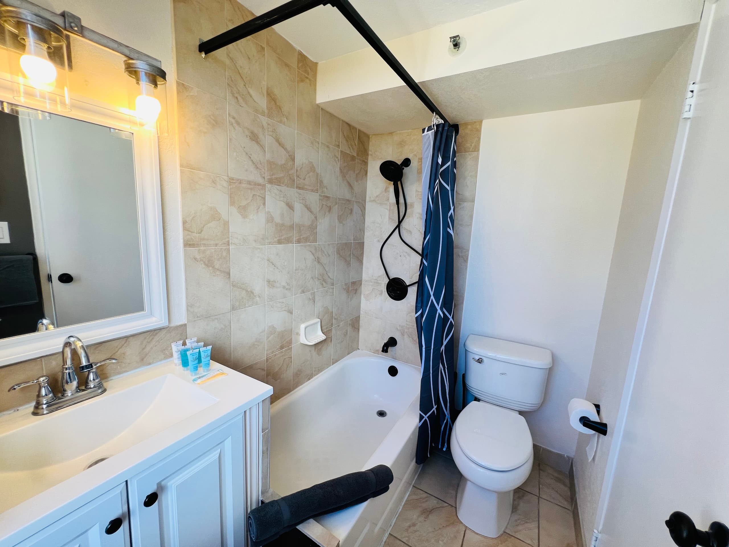 Condo in Honolulu · ★4.73 · Studio · 2 beds · 1 private bath - Image 36