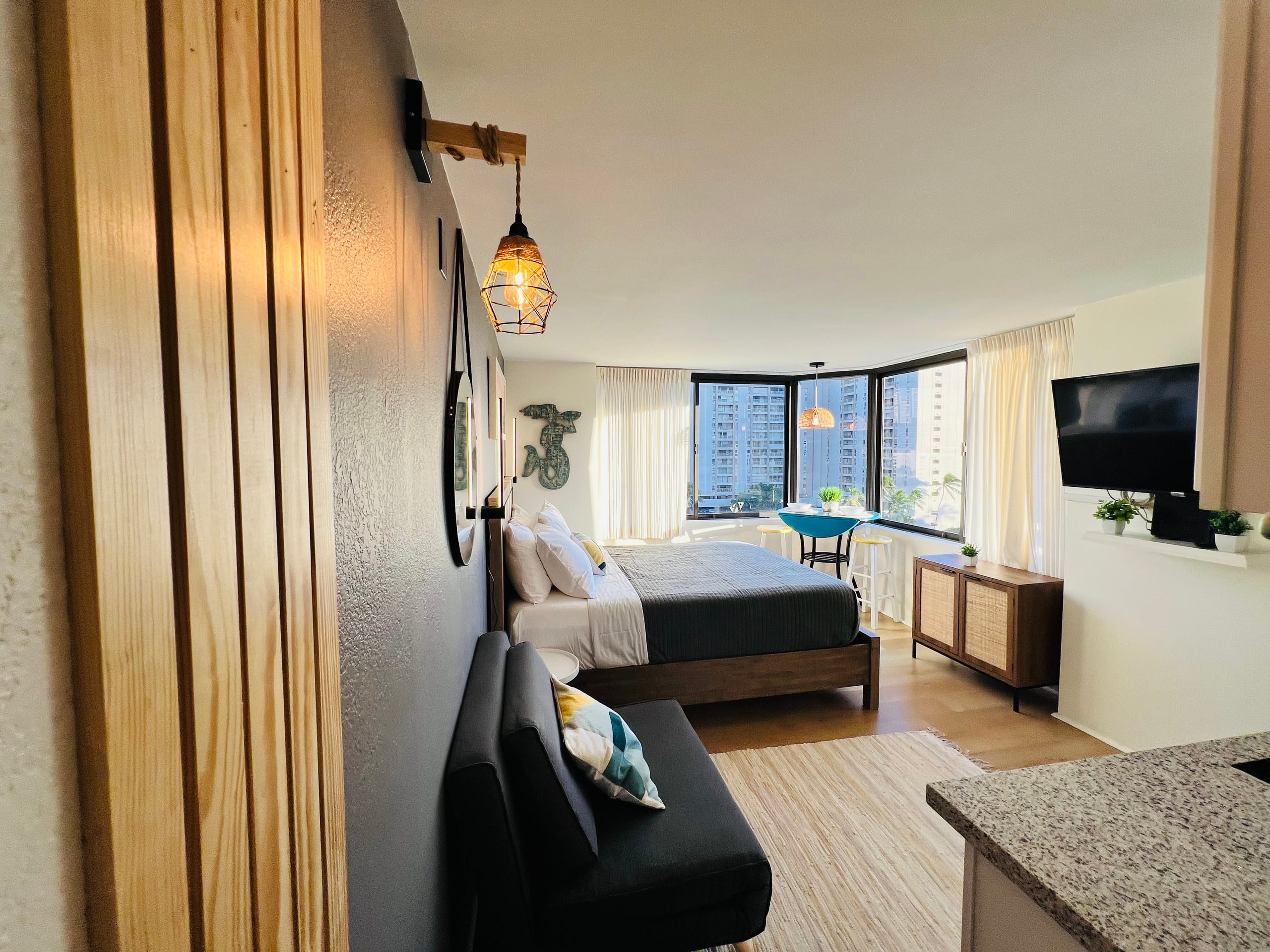 Condo in Honolulu · ★4.73 · Studio · 2 beds · 1 private bath - Image 15