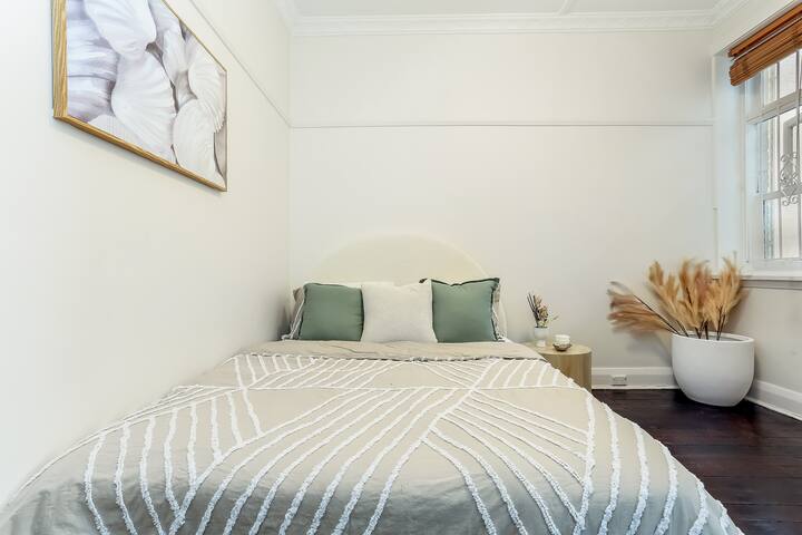 Bronte Bliss gallery image 3