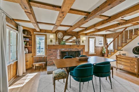 Charming Colonial-Amazing Patio-Standalone Office