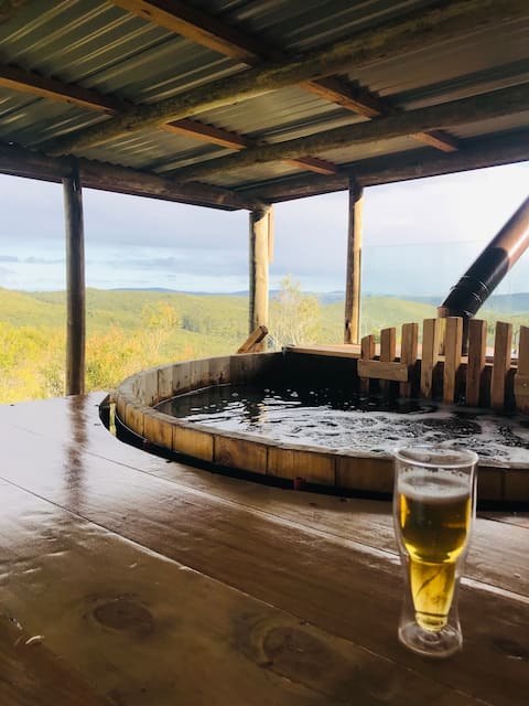 Nice cabin with a hot water tub