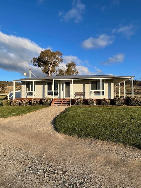 Windy Fig Farm-Cosy 2 bedroom cottage with hot tub