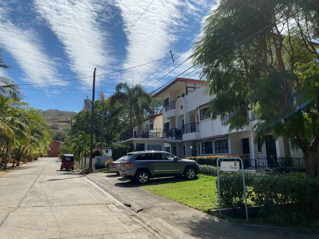 (11) Beautiful 2 Bedroom Condo, Steps to the Beach