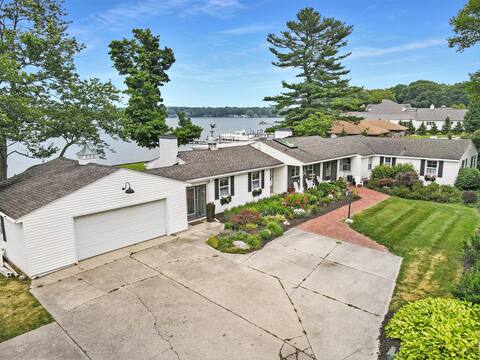 Lake Macatawa Waterfront Retreat, pool & hot tub