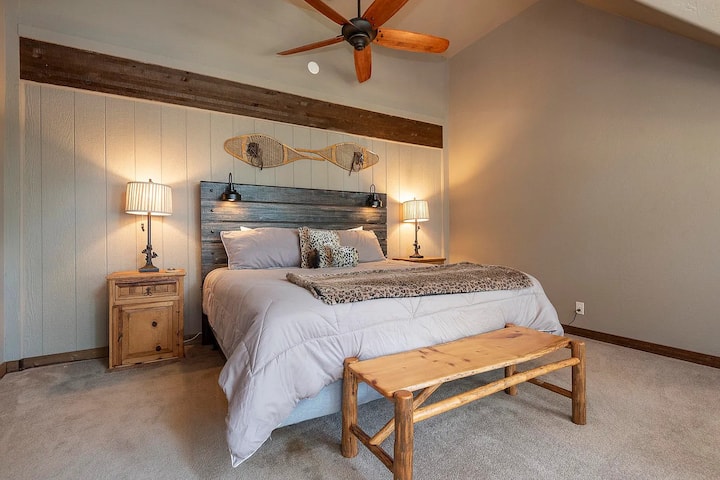 Მე-3 საძინებელში არის დიდი ზომის საწოლი და დასაწოლი საწოლი 1 ტყუპი მატრასით.