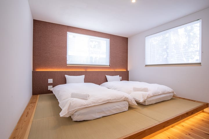 The Tatami mat Room