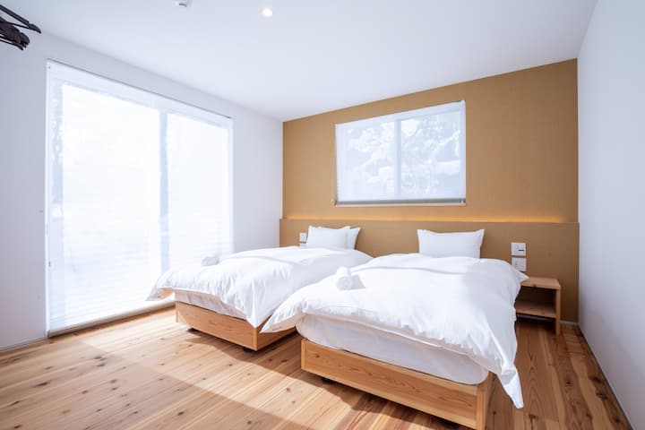 The bedroom can be arranged 1 King bed or 2 single beds