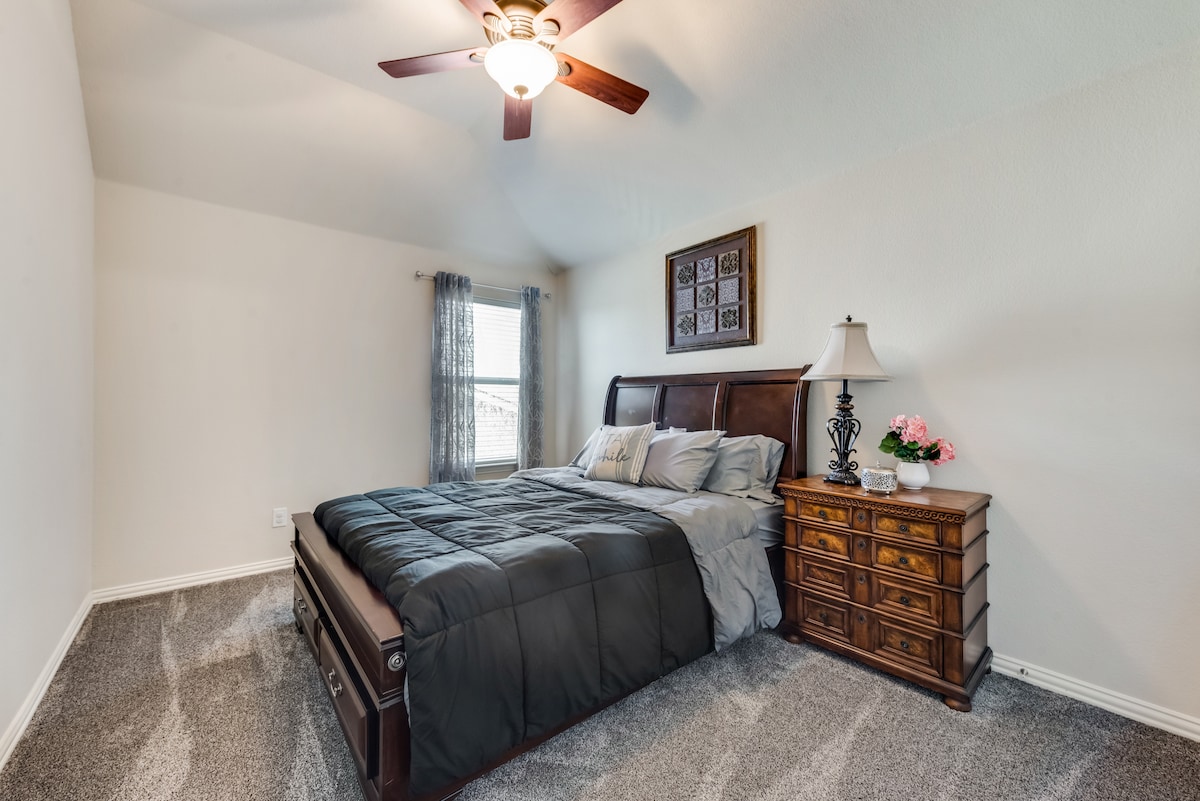 Dhomë gjumi në katin e sipërm 2 me krevat dopio "Queen"