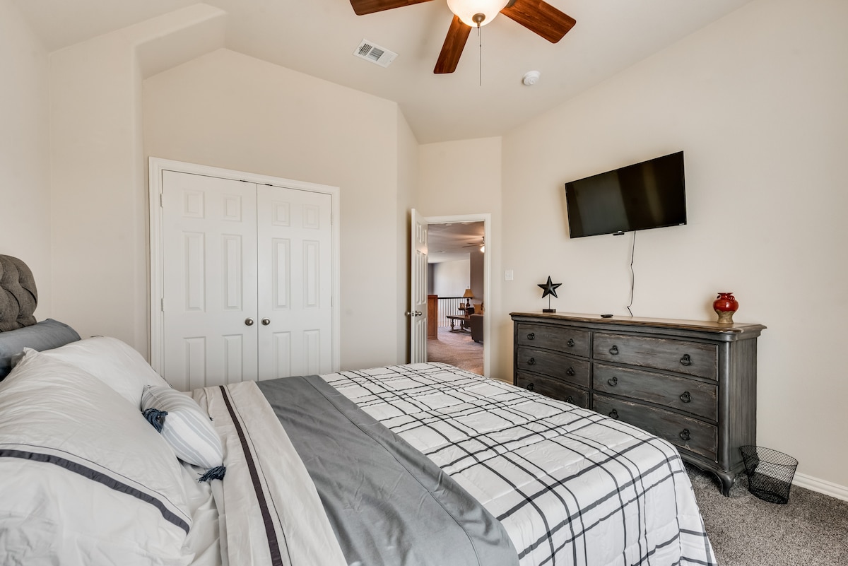 Dhoma e gjumit 3 me krevat dopio "Queen" dhe televizor 4K 43"