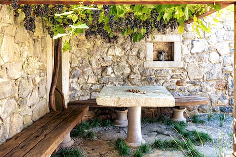 Karst house Pliskovica - hot tub, sauna and pool