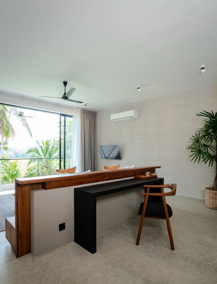 Vista dalla scrivania nella stanza 2