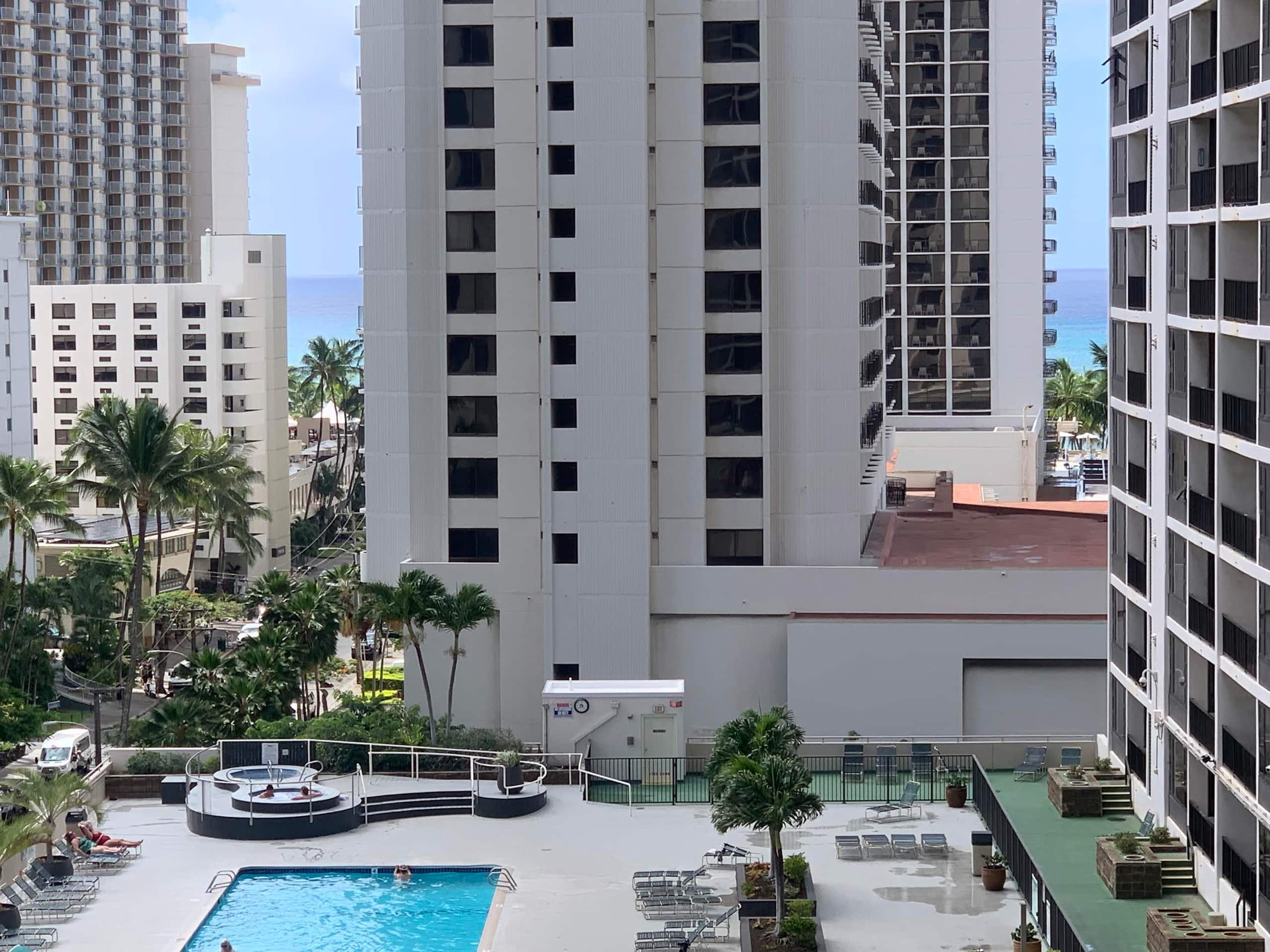 Condo in Honolulu · ★4.76 · 1 bedroom · 3 beds · 1 private bath - Image 8