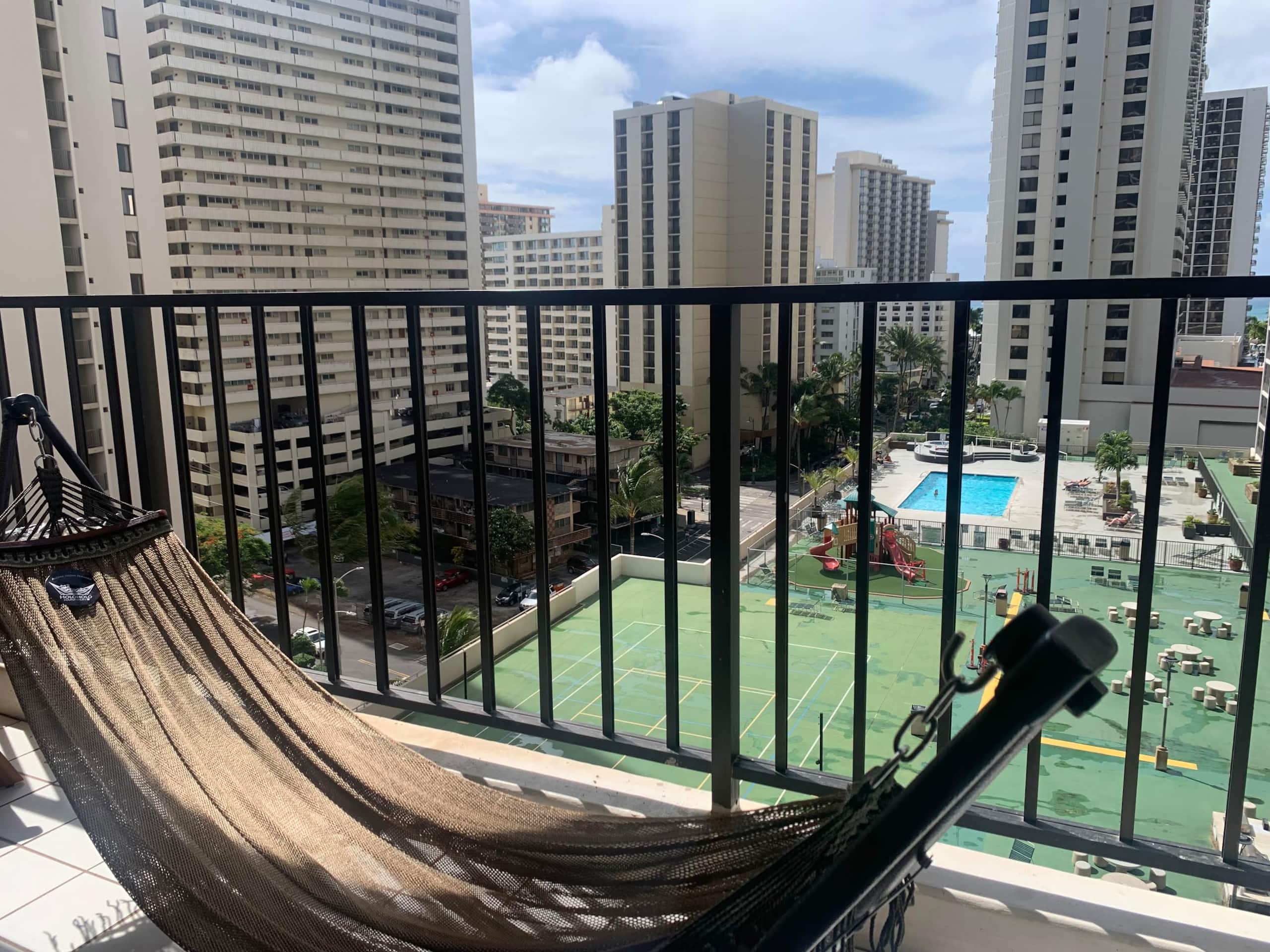 Condo in Honolulu · ★4.76 · 1 bedroom · 3 beds · 1 private bath - Image 4